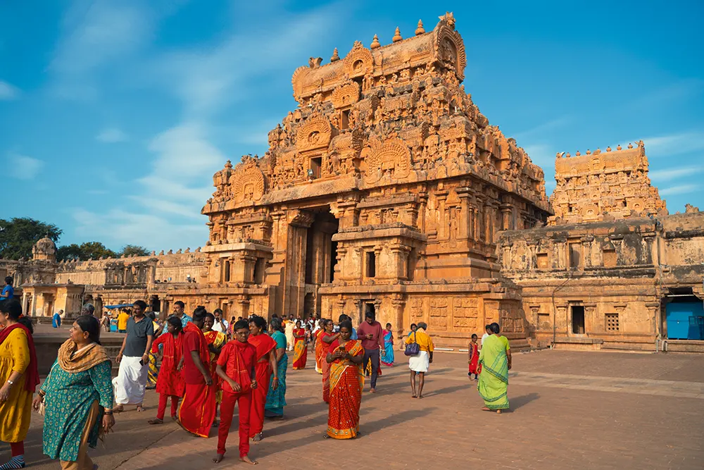 People entering the temple of Thanjavur, India